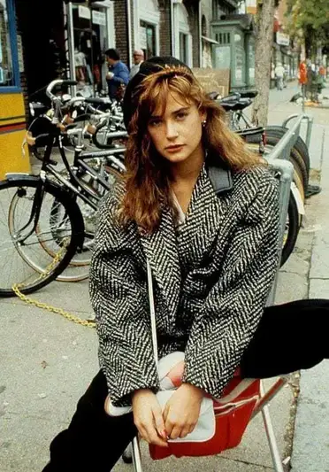 8 Iconic Pieces To Wear For The Best 80s Outfit 8 Iconic Pieces To Wear For The Best 80s Outfit