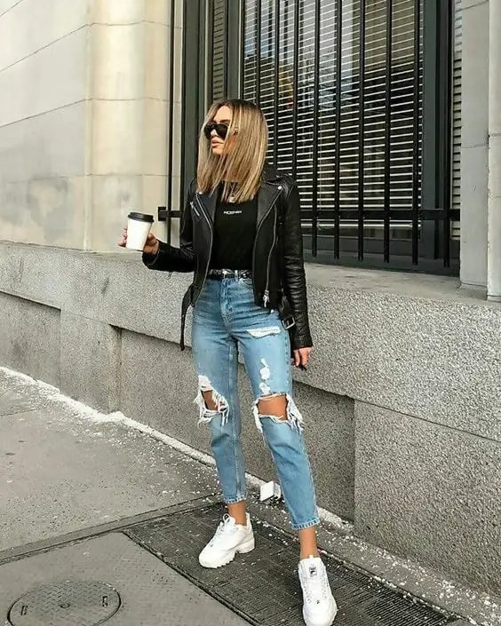 ripped mom jeans outfits