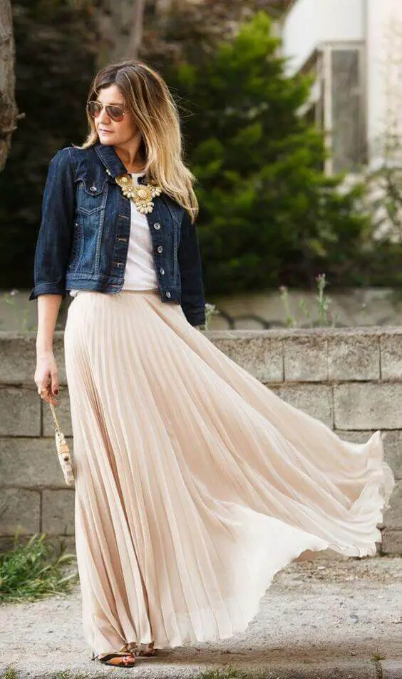 How to Wear a Maxi Skirt Fashionably