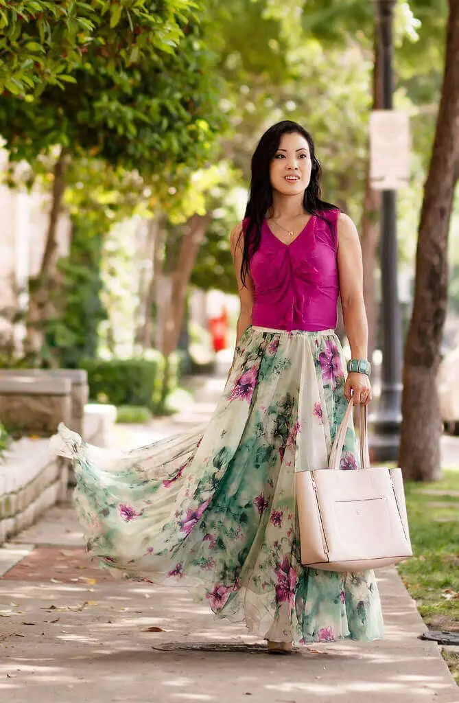 How to Wear a Maxi Skirt Fashionably