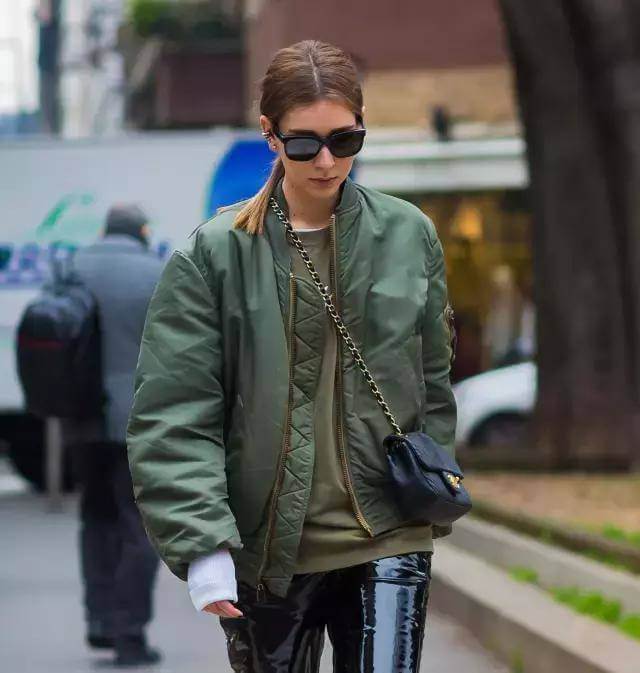 8 Styling Tips to Dress up a Bomber Jacket (9)