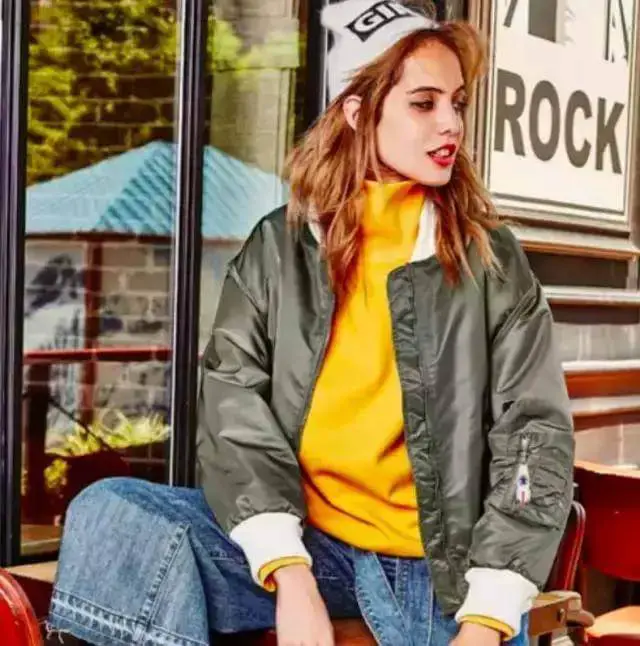 8 Styling Tips to Dress up a Bomber Jacket (9)